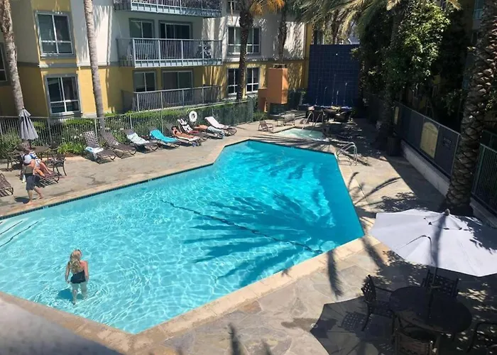 Topaz Haven-Top Floor High-Rise Ocean View