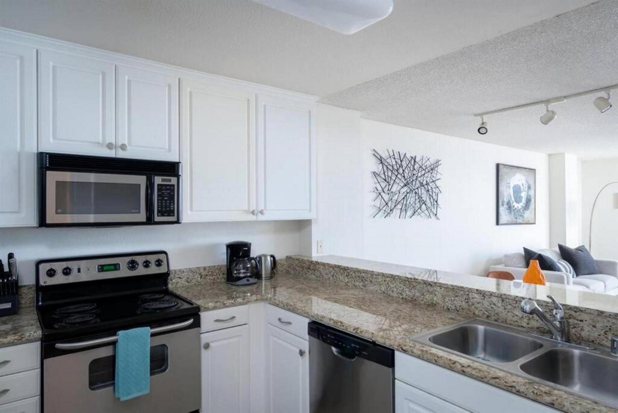 Apartment Topaz Haven-top Floor High-rise Ocean View *